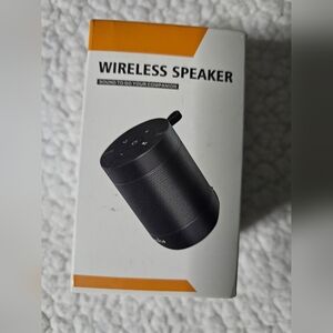 Comiso Black Portable Cylinder Shape Bluetooth Speakers